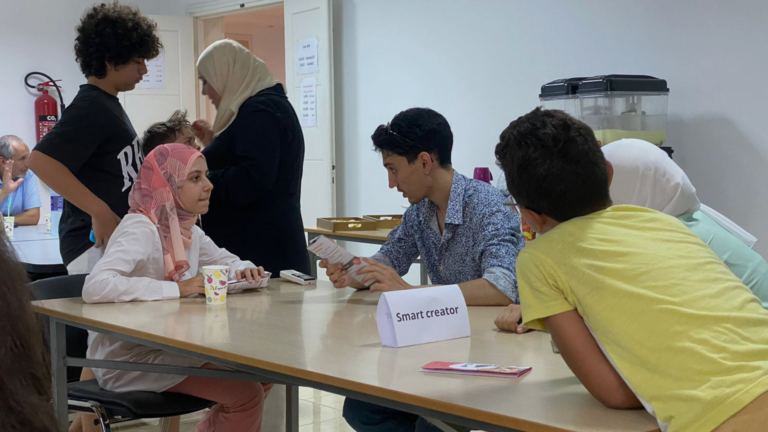 Présentation Entreprise Professionnelle et Moderne Jaune et Noir